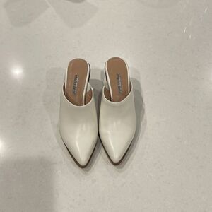 Charles David women’s mules size 8 excellent condition great sturdy heel leather